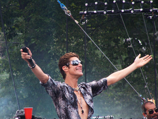 lolla09-perryfarell