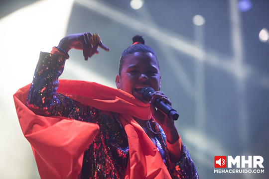 bomba estereo vive latino