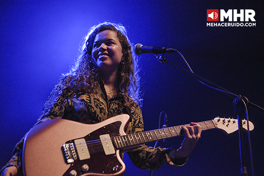 nilufer yanya