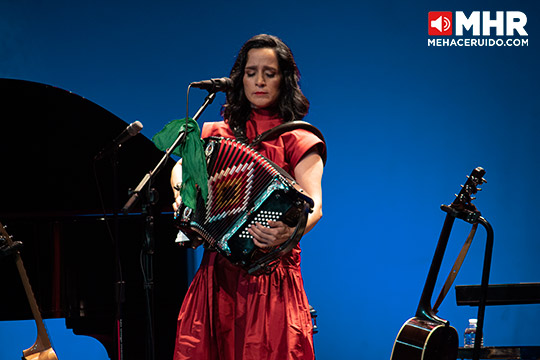 julieta venegas