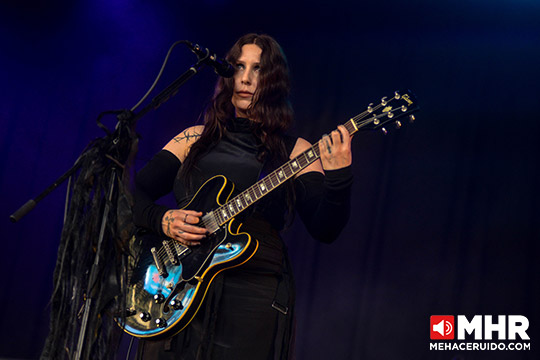 Chelsea Wolfe world is a vampire