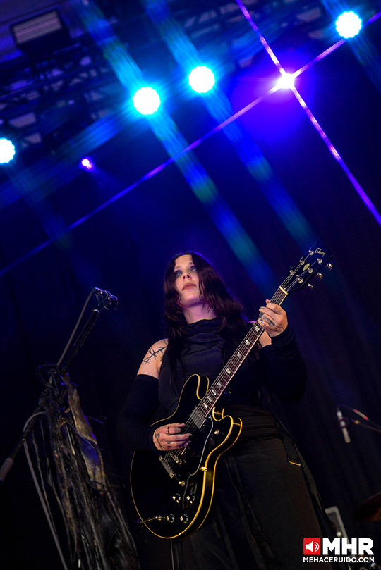 Chelsea Wolfe world is a vampire