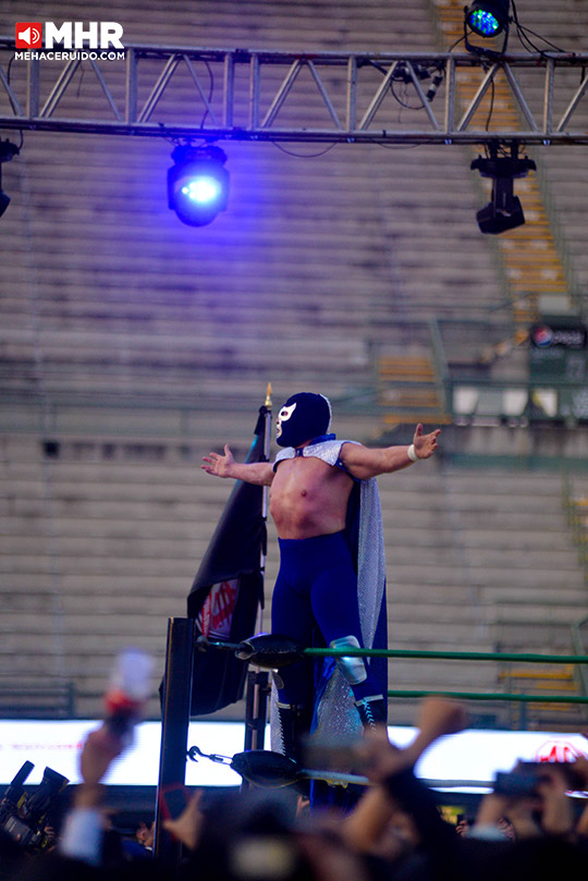 Lucha Libre world is a vampire