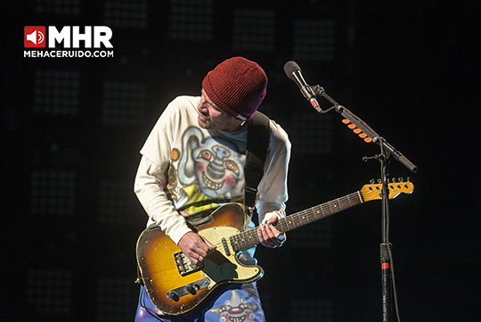 red hot chili peppers vive latino