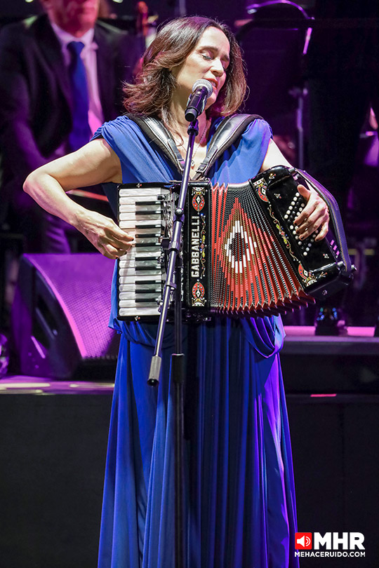 julieta venegas cervantino