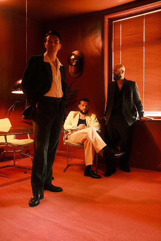 white lies night light foto